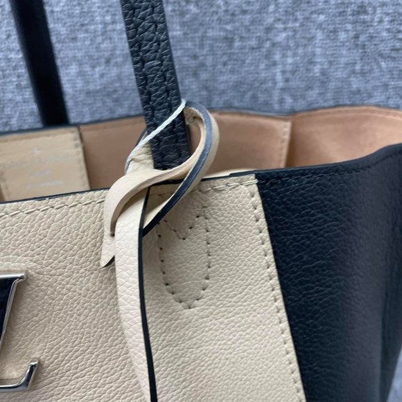 Auth Louis Vuitton Lock Me black and beige like new - Picture 10 of 11